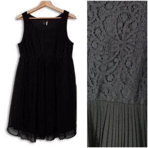 H&M Mama Maternity Baby Doll Empire Floral Lace Pleated Plisse Dress Black Sz M